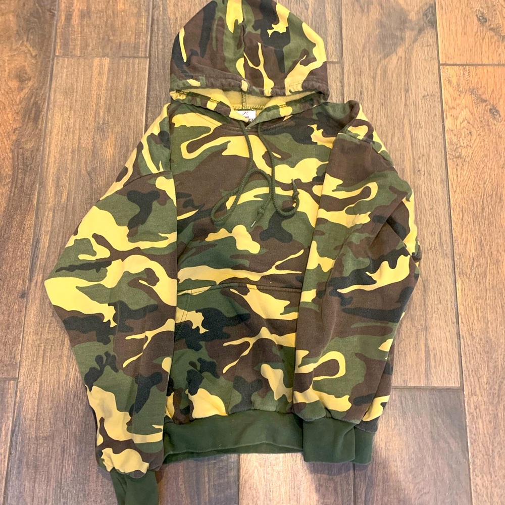 Camouflage hoodie. Men’s size L